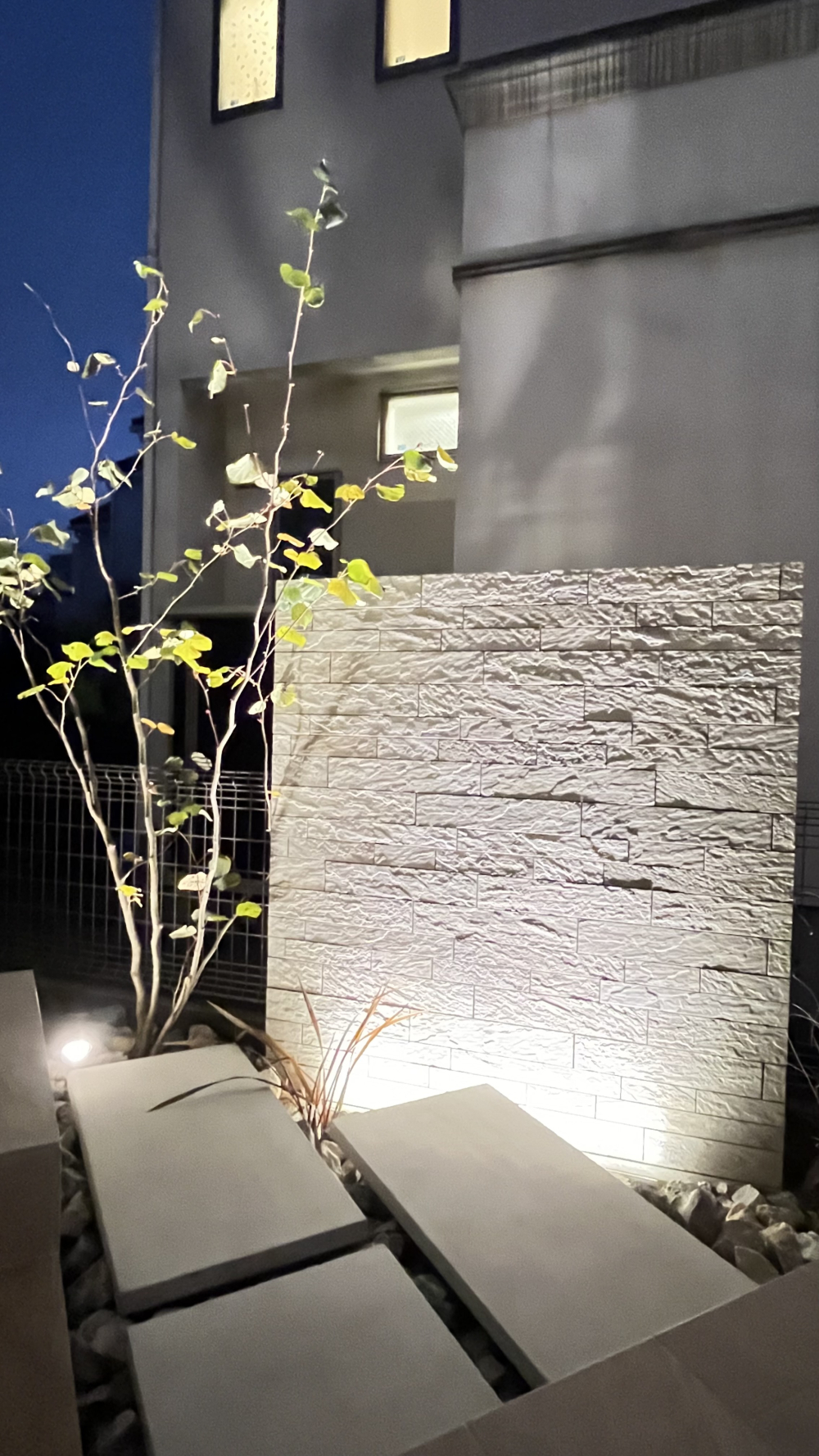 東京都西東京市　ホワイトベースのタイルテラスにガーデンリフォーム関連画像